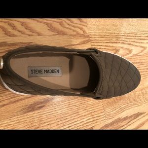 Steve Madden Slip on sneaker.